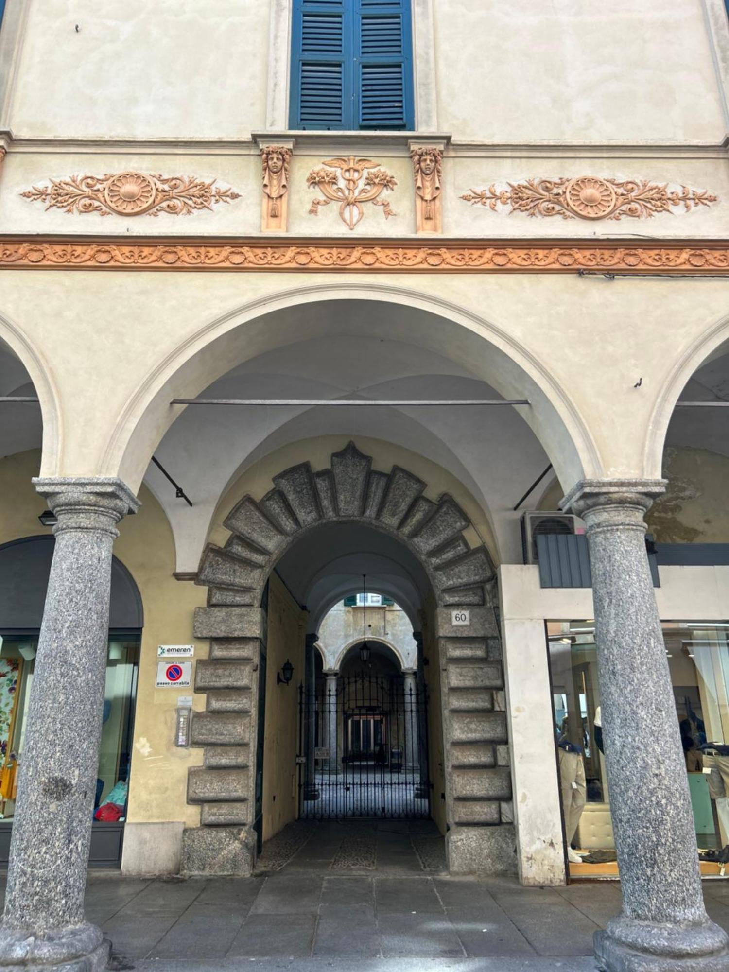 Porta Torre Como Apartment - By Relais Di Giada エクステリア 写真