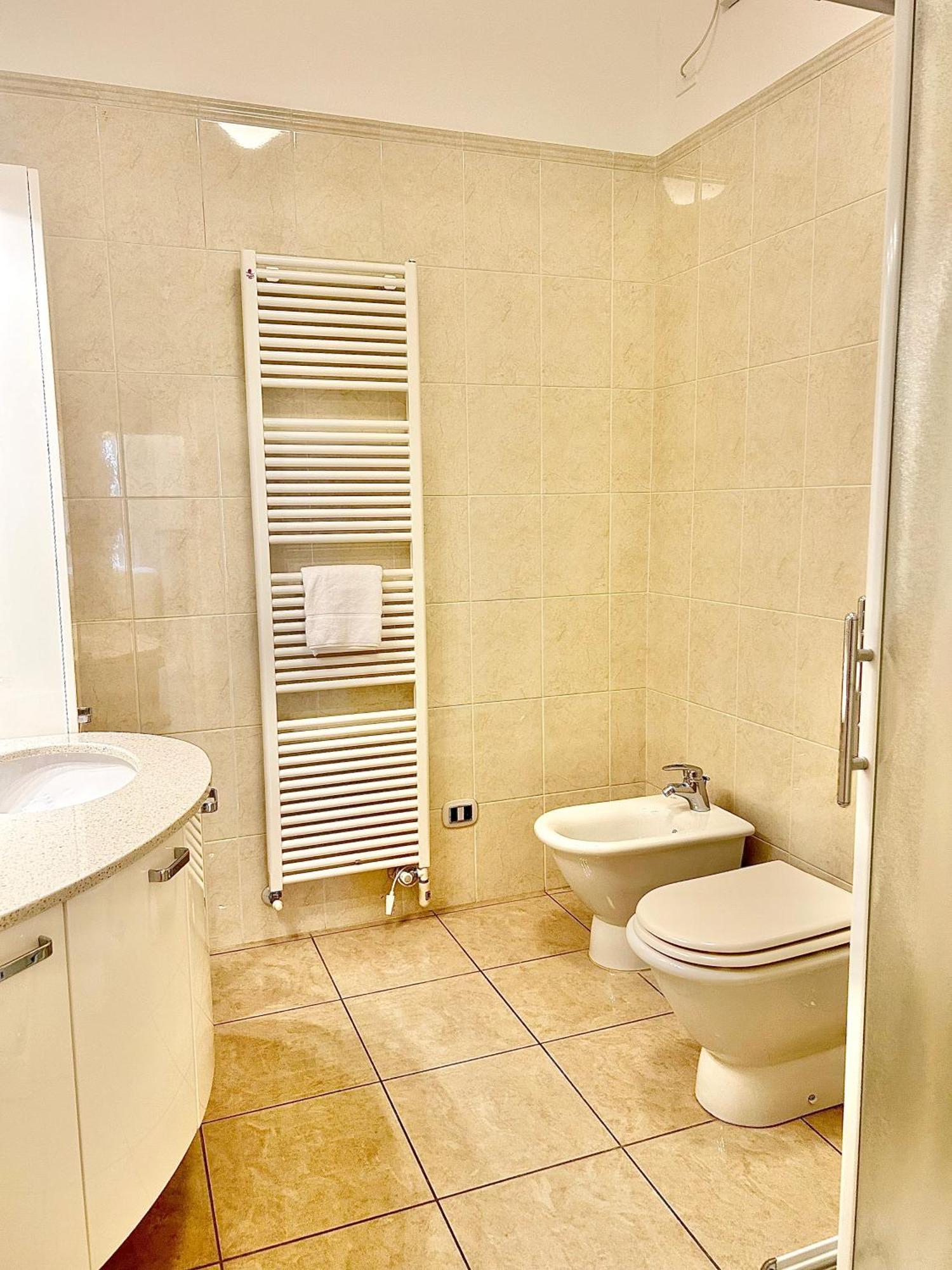Porta Torre Como Apartment - By Relais Di Giada エクステリア 写真